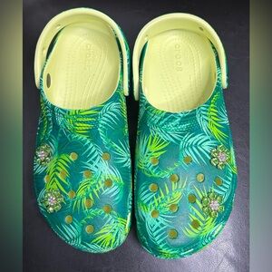 New CROCS Women’s Leafy Green Clogs